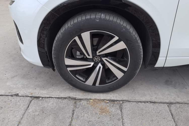 Used Volkswagen Tavendor 2023 380TSI Four-Wheel Drive R-Line Cruise Edition Left Front Wheel Hub