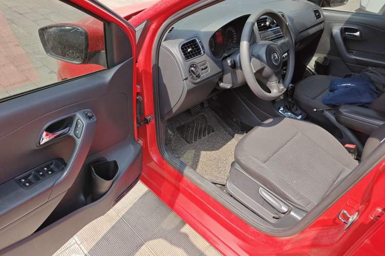 Used Volkswagen Polo 2013 1.6L Automatic Comfort Edition
