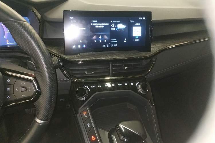 Used Lynk & Co 06 2020 1.5T JinPro model
