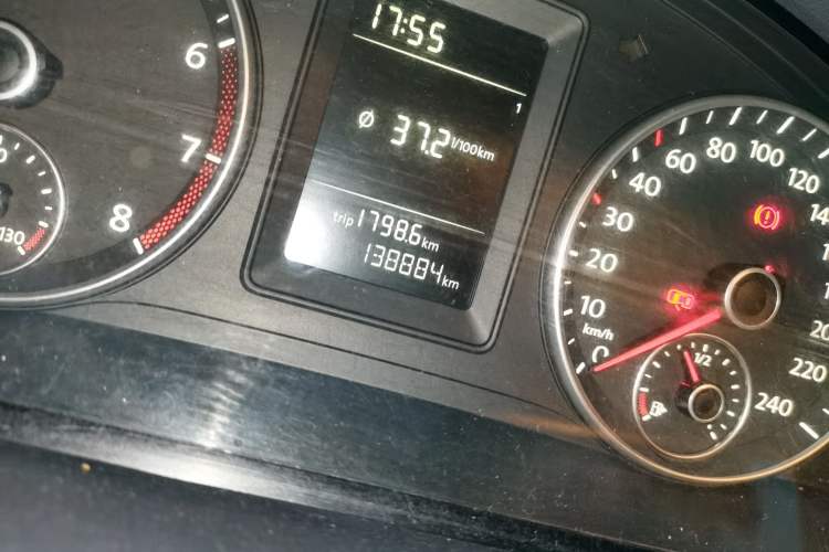 Used Volkswagen Touran 2011 1.4T Manual ZhiShang Edition 5-seater
