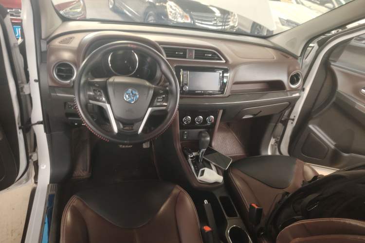 Used Venucia M50V 2017 1.6L XL CVT Luxury Edition