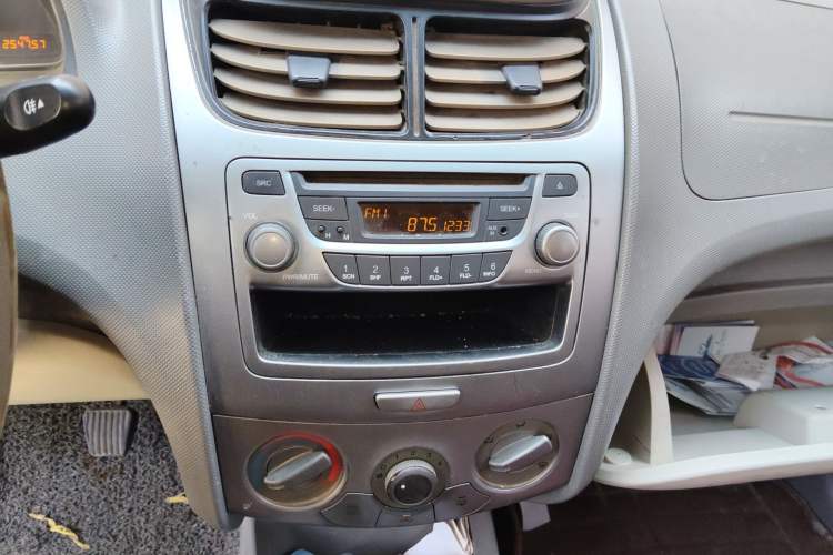 Used Chevrolet Sail 2010 Hatchback 1.2L Manual Warm Edition Audio And AC Panel