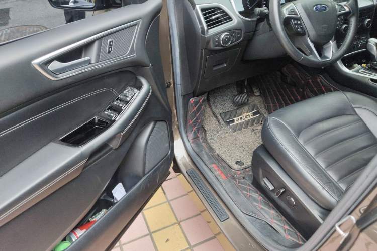 Used Ford Edge 2016 EcoBoost 245 Two-Wheel-Drive Titanium 7-Seater Driver Seat