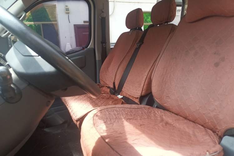 Used SAIC MAXUS Xintu V80 2018 2.5T 6-speed manual Aoyuntong short-wheelbase ultra-low roof 5- or 6-seat model
