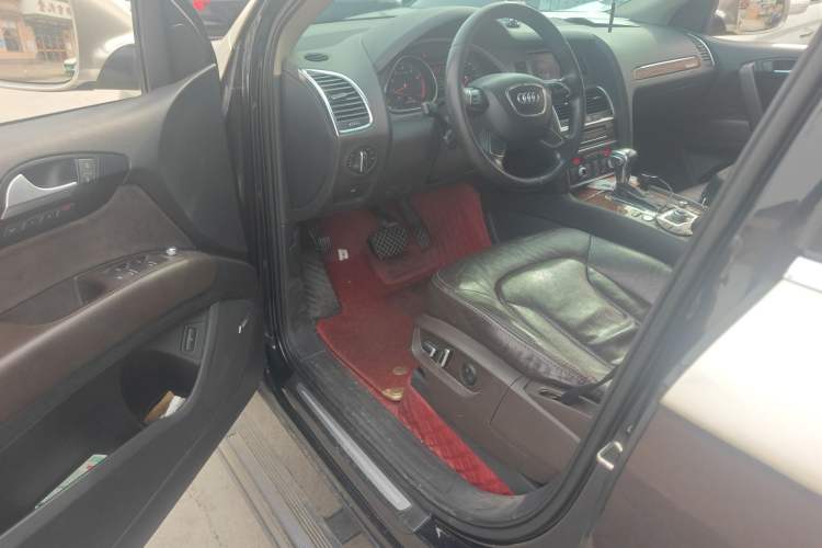 Used Audi Q7 2015 40 TFSI Collector's Edition Driver Seat