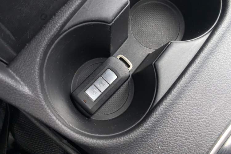 Used Mitsubishi Outlander 2013 2.4L 4x4 Luxury Navigation Edition 5 Seats