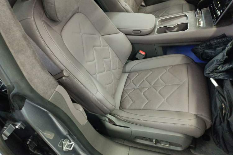 Used Nio ET7 2024 75 kWh Executive Signature Edition Right Front Seat