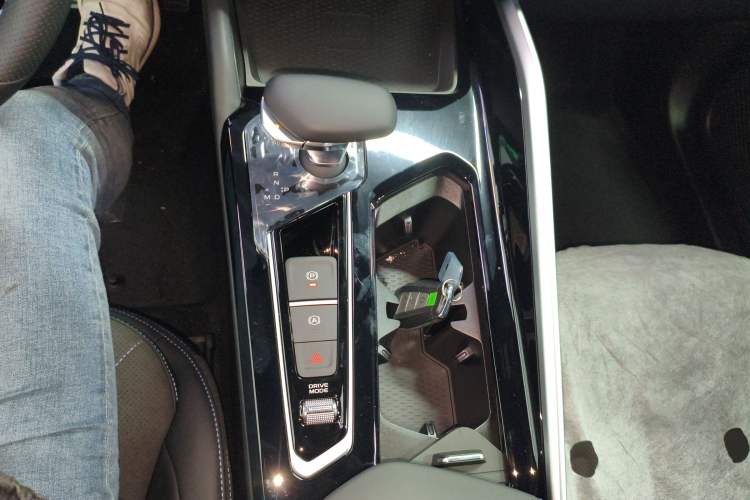 Used Geely Auto Preface 2025 Dongfang Yao 2.0TD Moonlight Edition Gear Lever