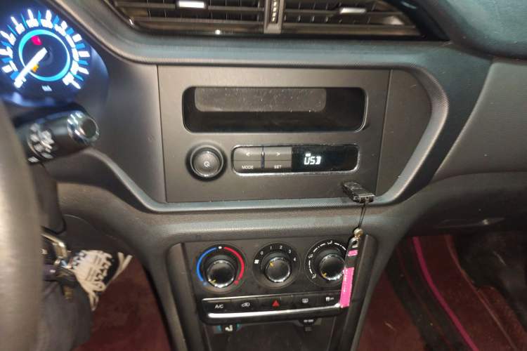 Used Chery Tiggo 3 2020 Million Global Edition 1.5L Manual Fashion Model Audio And AC Panel