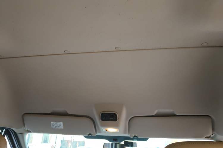 Used Ford Transit Custom 2013 2.4T Diesel Economical Logistics Vehicle Short Wheelbase Mid-Roof China III Standard