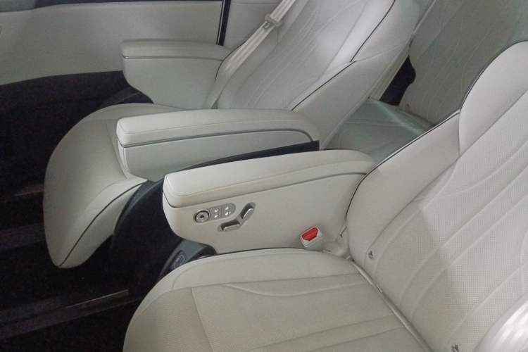 Used XPeng X9 2024 702 Ultra-Long Range Max
