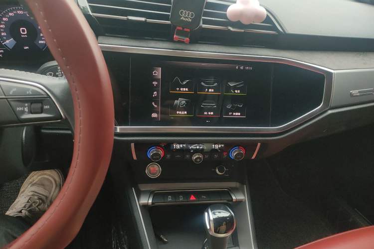 Used Audi Q3 2019 35 TFSI Advanced Dynamic Edition Audio And AC Panel