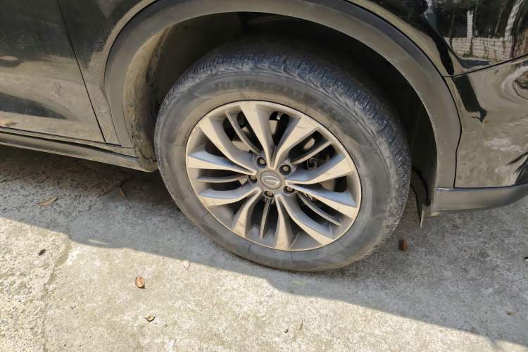 Used GAC Trumpchi GS8 2017 320T Two-Wheel Drive Luxury Smart Connectivity Version (7 Seats) Right Front Wheel Hub