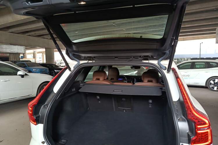 Used Volvo XC60 2024 B5 4x4 Smart Luxury Edition