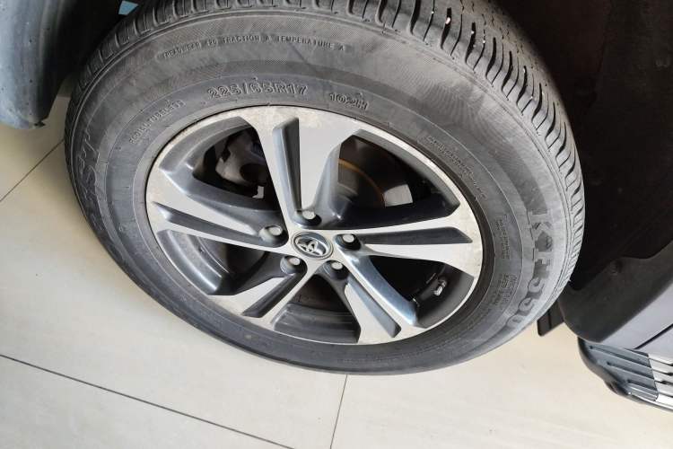 Used Toyota RAV4 2015 2.0L CVT Four-Wheel Drive New Edition