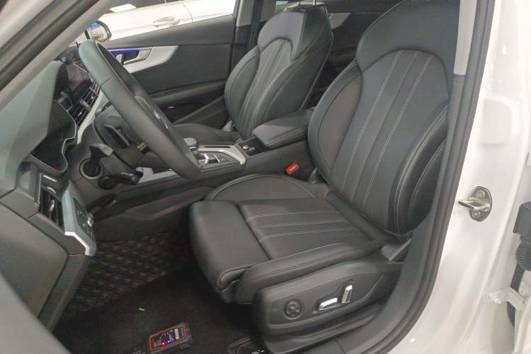 Used Audi A4L 2025 2 Million Units Enjoyment Version 40 TFSI Stylish and Dynamic Type Left Front Seat