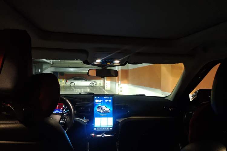 Used Ford Explorer 2020 EcoBoost 285 Rear-Drive Trend Edition 7-Seater Headliner