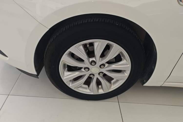 Used Buick GT 2021 Revised Version Flagship 1.5L Automatic Elite Edition Left Front Wheel Hub