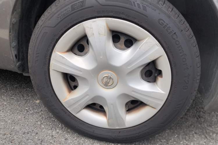 Used Nissan Sunny 2011 1.5XE Manual Comfort Edition Right Front Wheel Hub