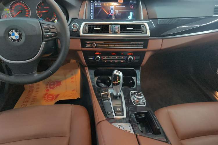 Used BMW 5 Series 2015 520i Elegant Edition Audio And AC Panel