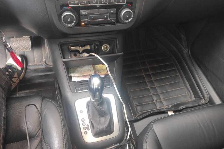 Used Volkswagen Tiguan 2012 1.8TSI Automatic Two-Wheel Drive Elite Edition Gear Lever