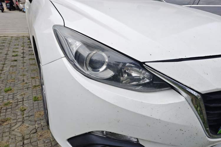 Used Mazda 3 Axela 2014 Sedan 1.5L Automatic Luxury Model