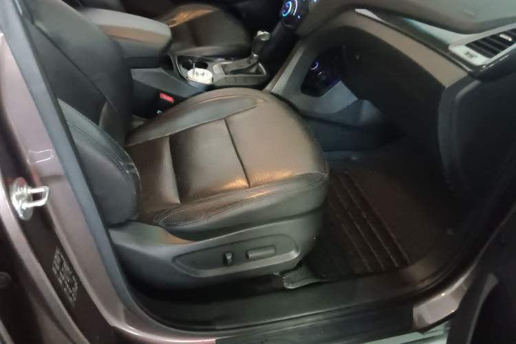 Used Hyundai Santa Fe 2013 2.4L Automatic Two-Wheel Drive Smart Version