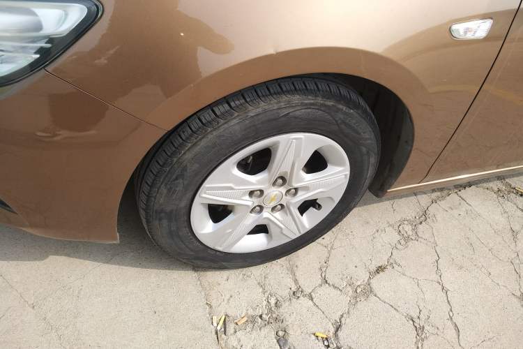 Used Chevrolet Cavalier 2018 320 Automatic Enjoyment Sunroof Edition Left Front Wheel Hub