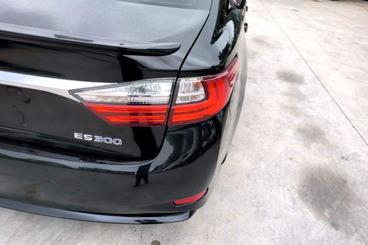 Used Lexus ES 2015 300h Comfort Edition