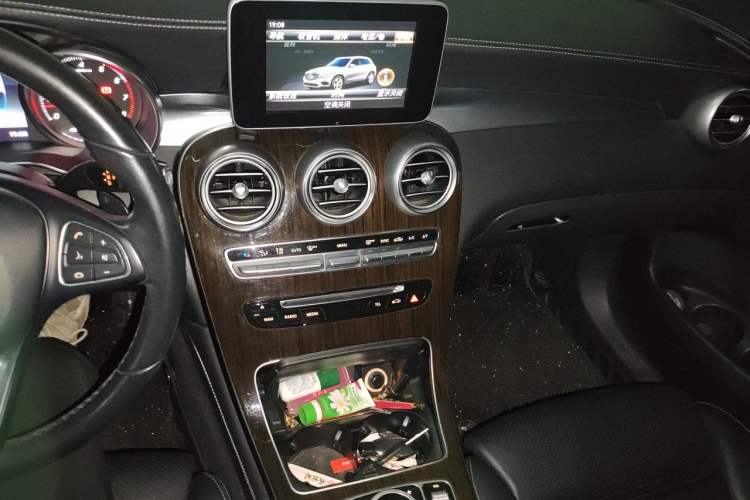 Used Mercedes-Benz GLC 2018 GLC 260 4MATIC Luxury Model

