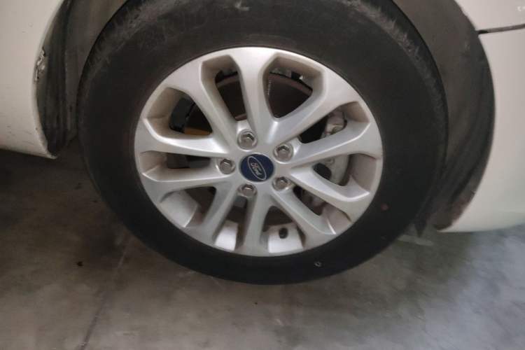 Used Ford Focus 2013 Hatchback Classic 1.8L Automatic Base Model Right Front Wheel Hub
