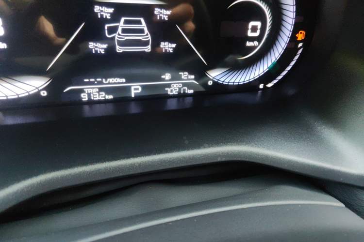 Used Geely Auto Emgrand 2022 4th Generation 1.5L CVT Elite Model Odometer Close Up