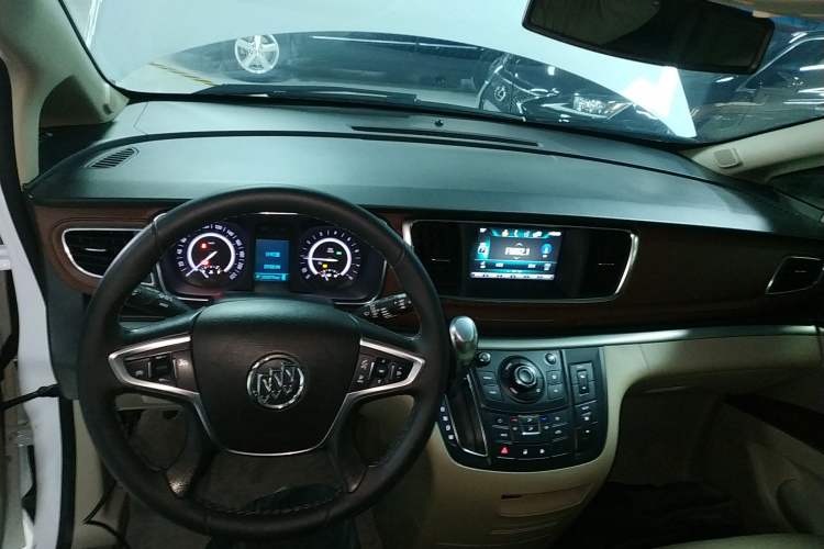 Used Buick GL8 2018 28T Luxury Model China VI Standard
