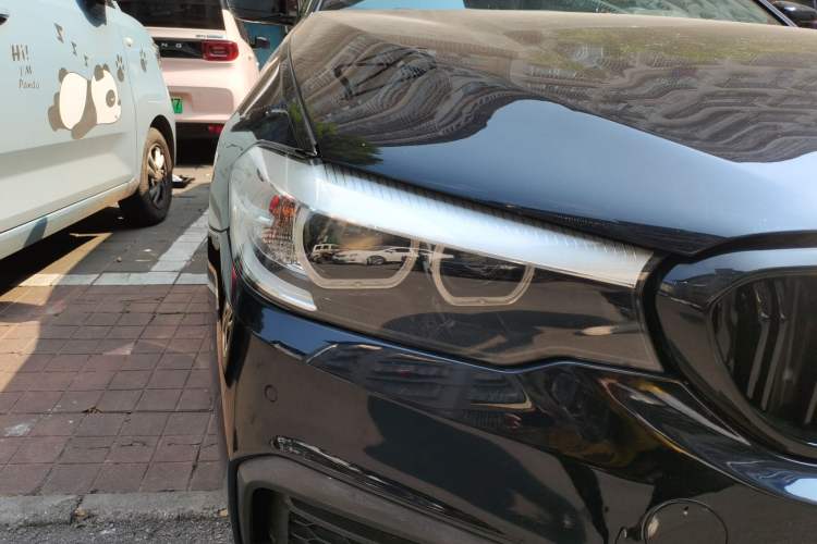 Used BMW 5 Series 2018 Restyled 530Li Luxury Edition M Sport Package Right Front Headlight