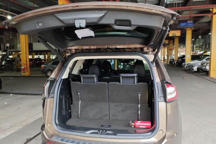 Used Ford Edge 2015 2.0T GTDi Two-Wheel-Drive High-Line Version