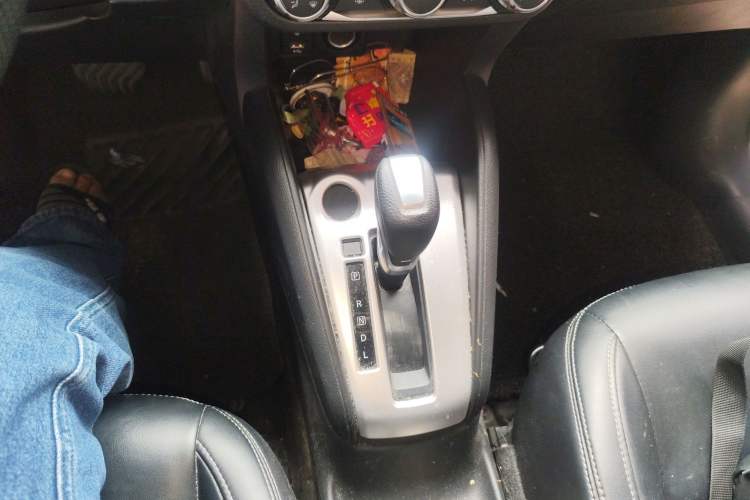 Used Nissan Kicks 2019 1.5L CVT Cool Enjoy Edition Gear Lever