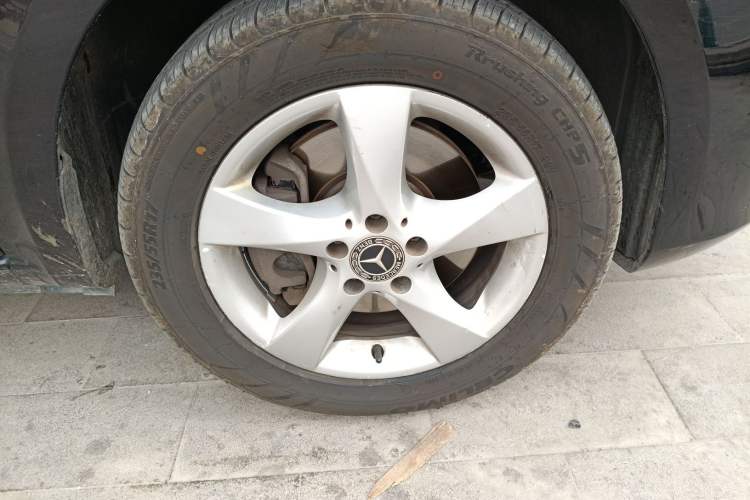 Used Mercedes-Benz Vito 2020 2.0T Elite Version 7 Seats Right Front Wheel Hub