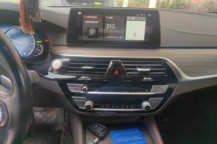 Used BMW 5 Series 2018 Revised Version 530Li Leading Edition Luxury Package Audio And AC Panel