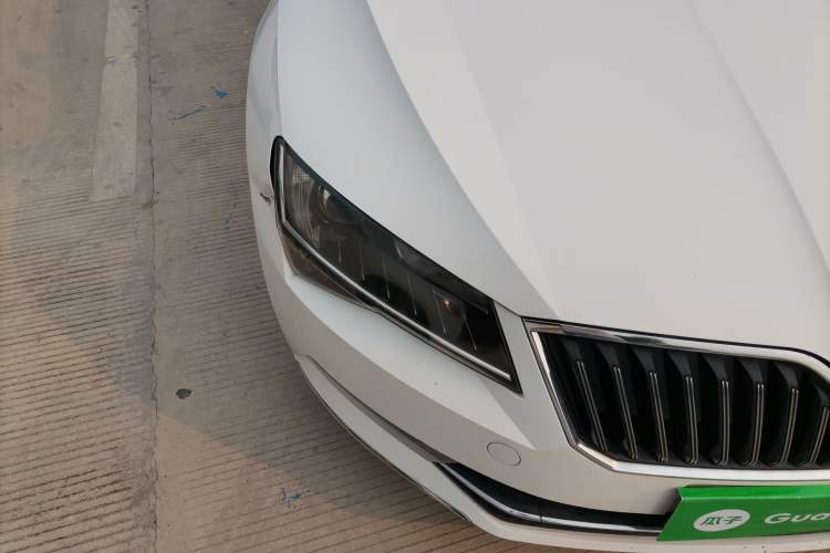 Used Skoda Superb 2018 TSI280 DSG Comfort Edition China V Standard Right Front Headlight