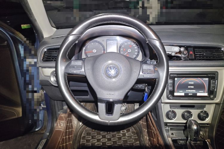 Used Volkswagen Lavida 2013 1.6L Automatic Luxury Edition Steering Wheel