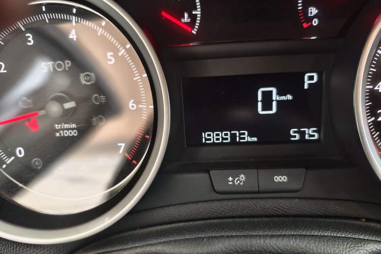 Used Peugeot 408 2014 1.8L Automatic Luxury Edition Odometer Close Up