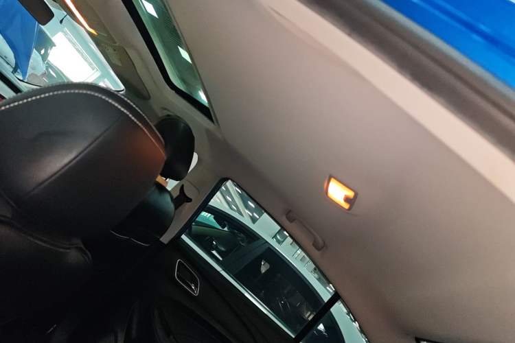 Used Roewe i5 2020 1.5L Automatic 4G Connect Luxury Flagship Edition
