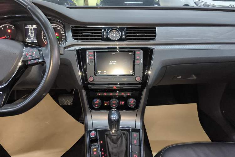 Used Volkswagen Passat 2017 330TSI DSG Luxury Edition
