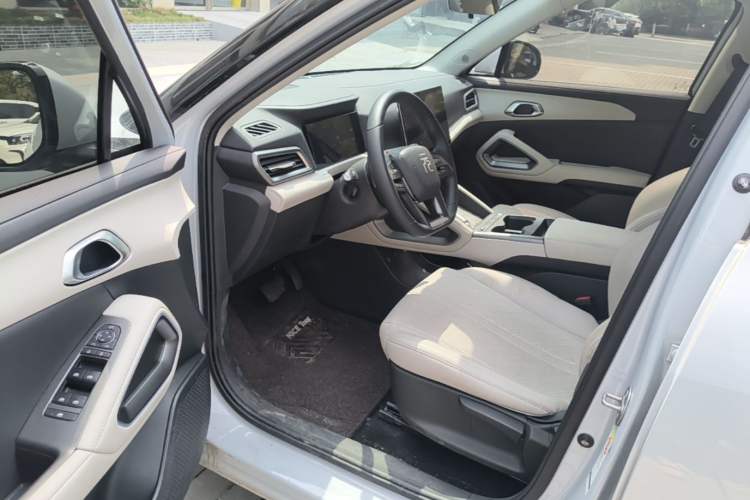 Used BYD Yuan UP 2025 Intelligent Driving Version 401 KM Dynamic Edition Driver Seat