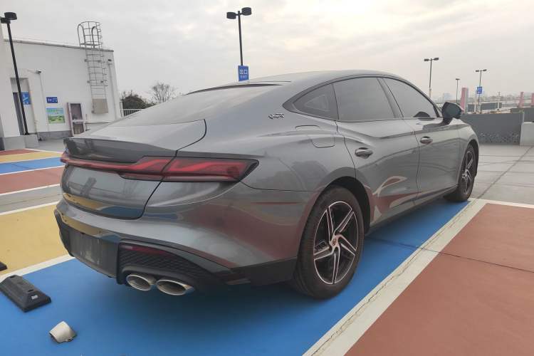 Used MG 7 2023 1.5T DCT Luxurious Supreme Edition