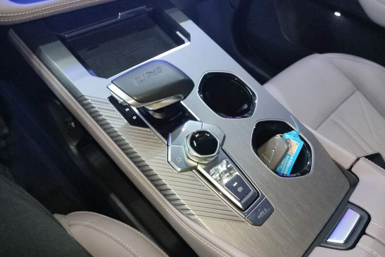 Used CHANGAN UNI-K iDD 2023 Zhidian iDD 1.5T 135km Smart & Fun Model Gear Lever