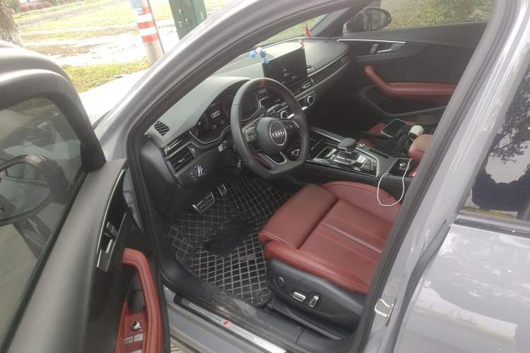 Used Audi A4L 2025 2 Million Units Enjoyment Version 40 TFSI Luxury Dynamic Edition Driver Seat