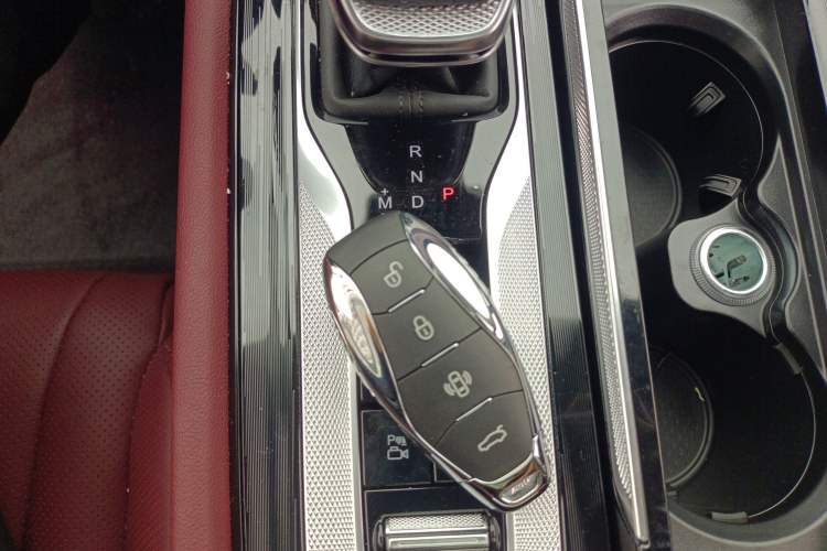 Used Hongqi H5 2025 2.0T Automatic Flag Edition – 500 000 Units Commemorative Version