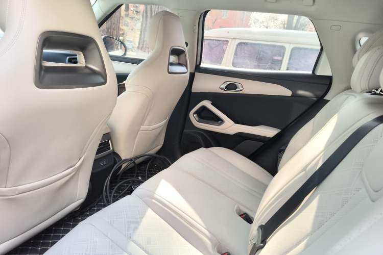 Used BYD Yuan UP 2025 Intelligent Driving Version 401 KM Dynamic Edition Left Rear Seat