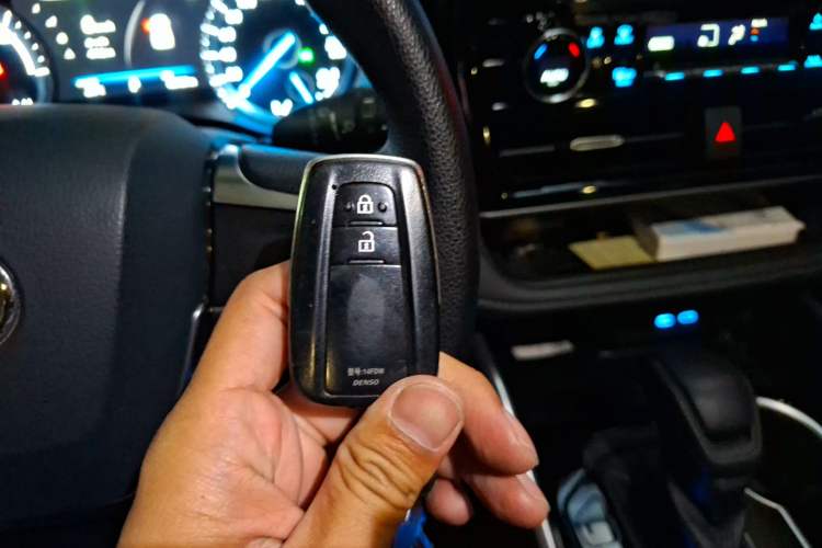 Used Toyota Highlander 2022 Dual-Engine 2.5L Two-Wheel Drive Elite Edition 7-Seater Vehicle Key